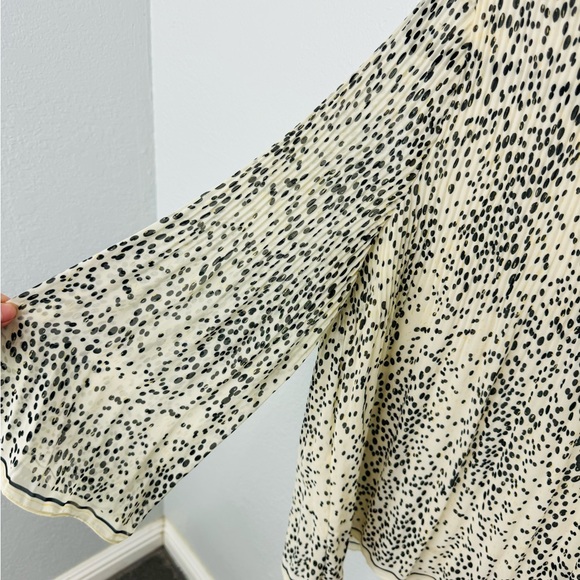 NWT Max Studio Long Sleeve Polka Dot Spot Pleated Chiffon Blouse - Picture 3 of 7